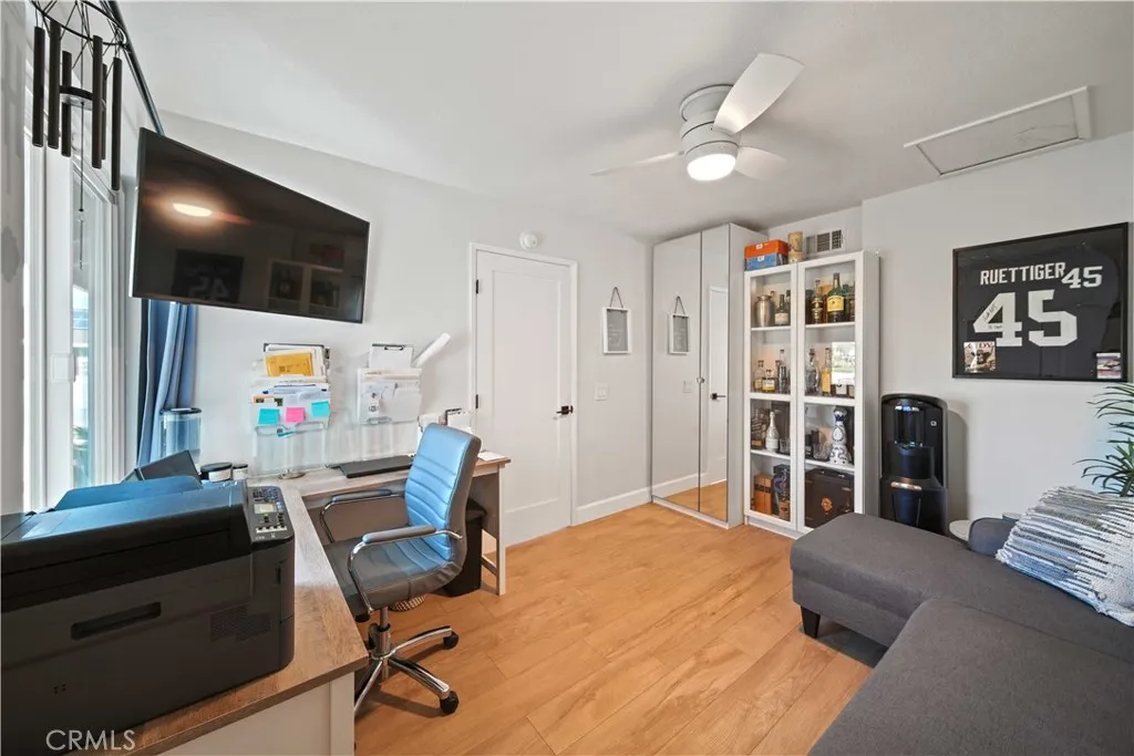 27834 Parkvale Drive, Saugus, California 91350 home-pic-33