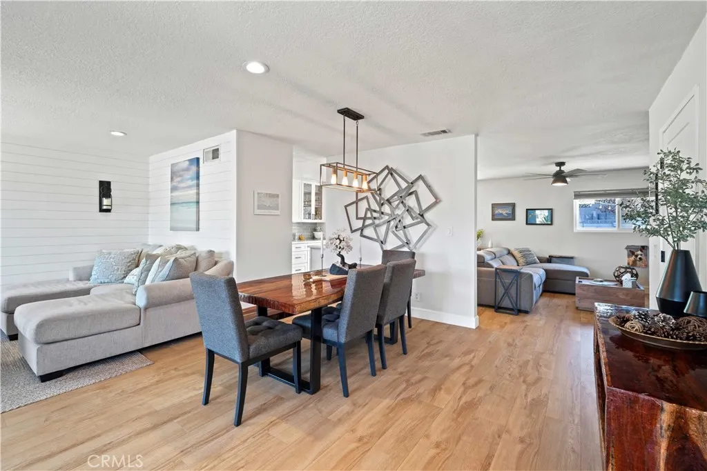 27834 Parkvale Drive, Saugus, California 91350 home-pic-4