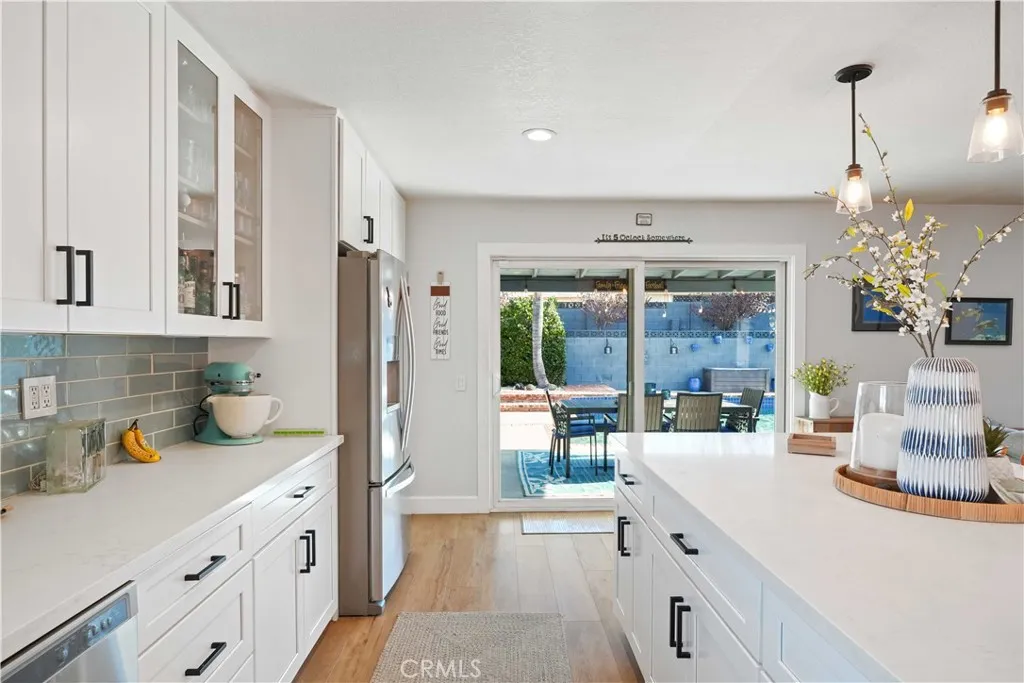 27834 Parkvale Drive, Saugus, California 91350 home-pic-22