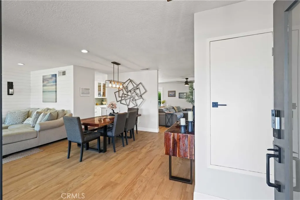 27834 Parkvale Drive, Saugus, California 91350 home-pic-3