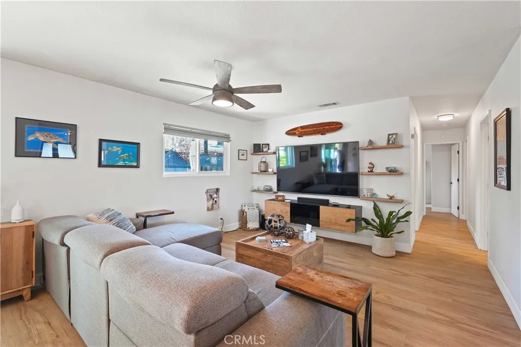 27834 Parkvale Drive, Saugus, California 91350 home-pic-12