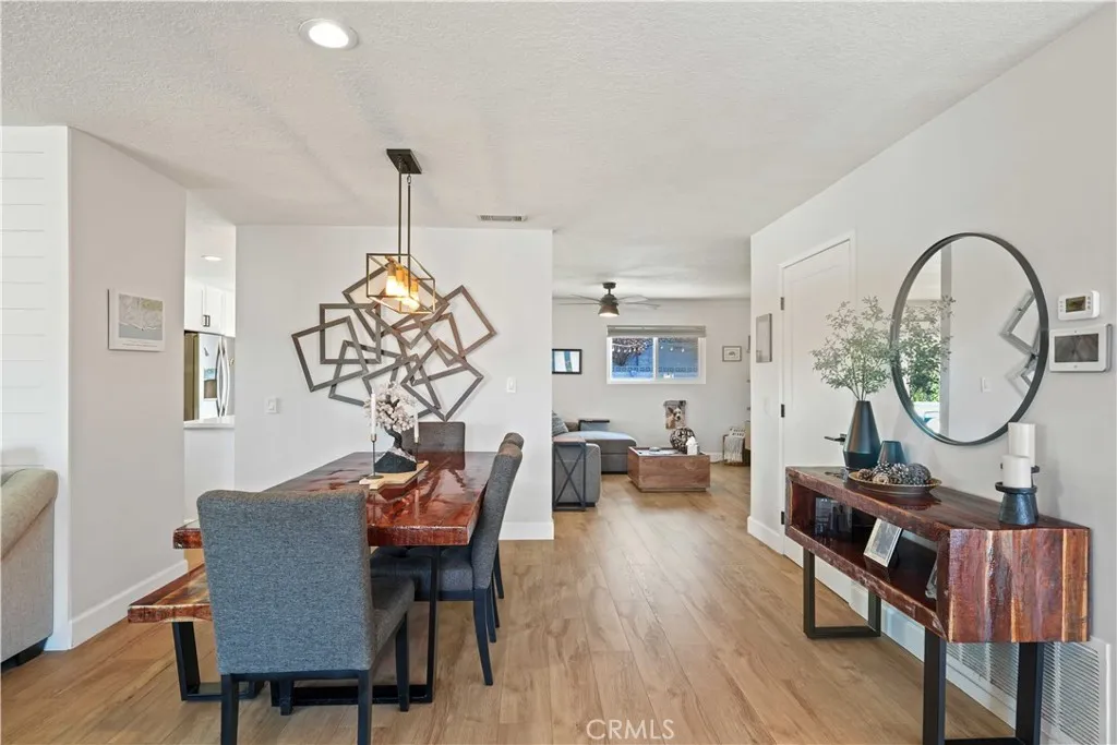 27834 Parkvale Drive, Saugus, California 91350 home-pic-9