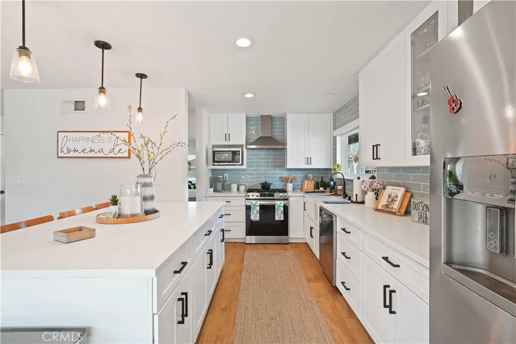 27834 Parkvale Drive, Saugus, California 91350 home-pic-18