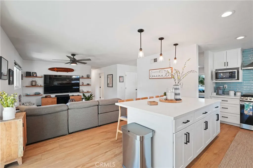 27834 Parkvale Drive, Saugus, California 91350 home-pic-19