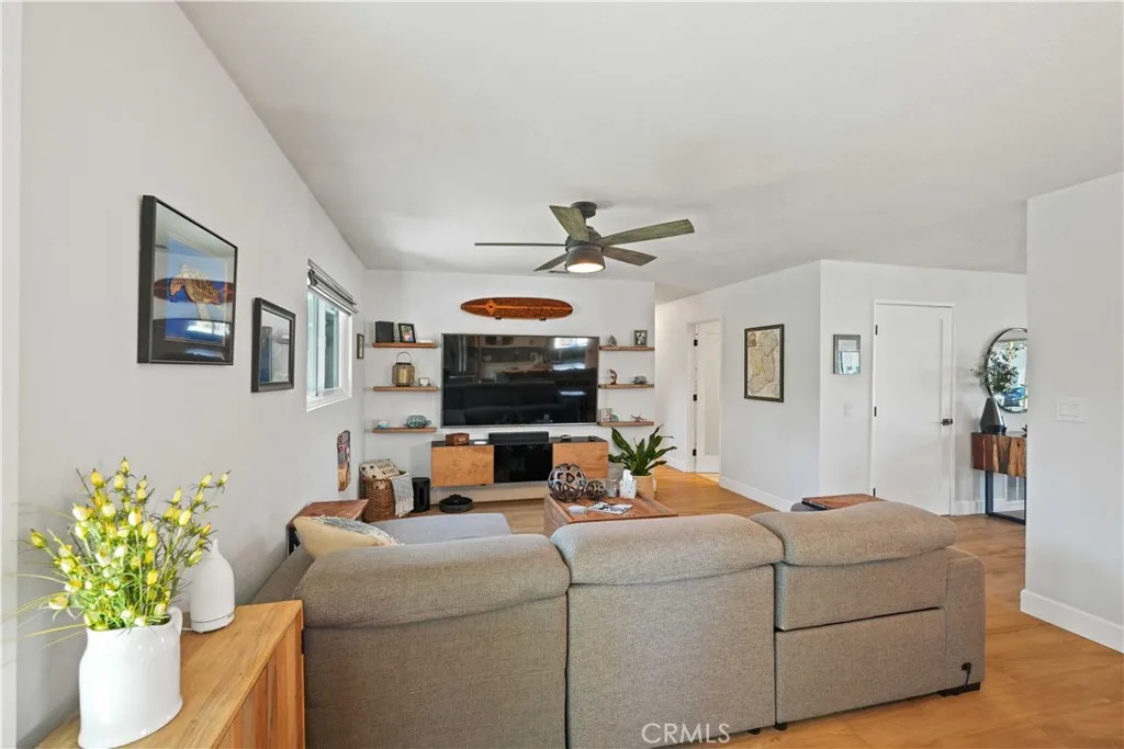 27834 Parkvale Drive, Saugus, California 91350 home-pic-13