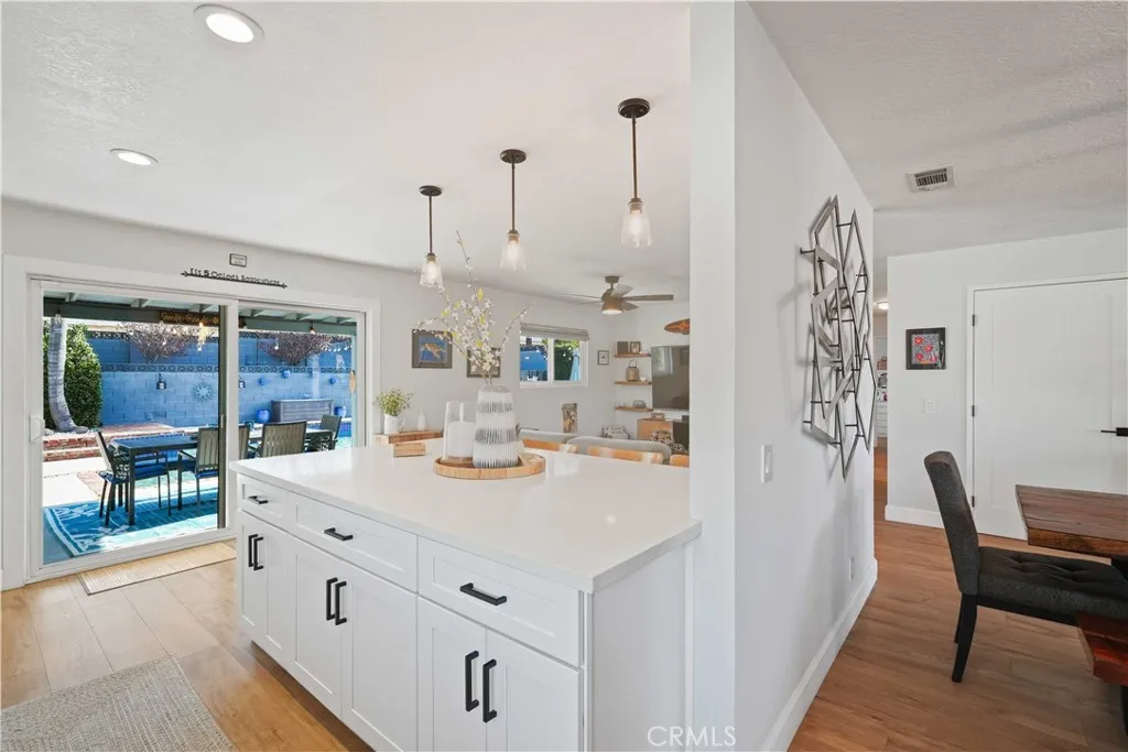 27834 Parkvale Drive, Saugus, California 91350 home-pic-21
