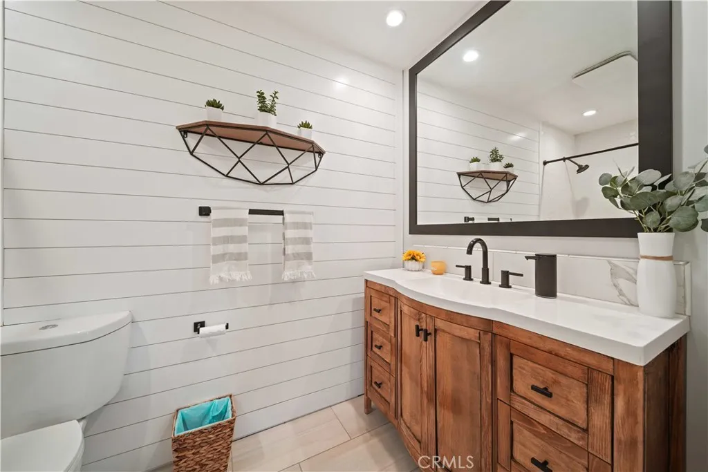 27834 Parkvale Drive, Saugus, California 91350 home-pic-27
