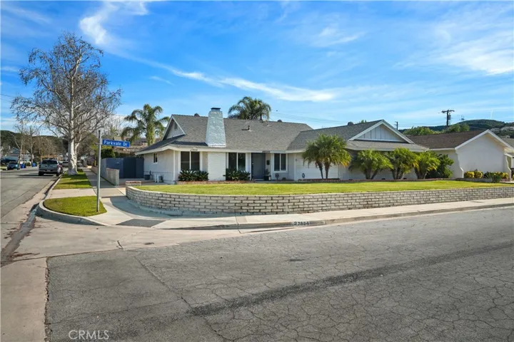 27834 Parkvale Drive, Saugus, California 91350