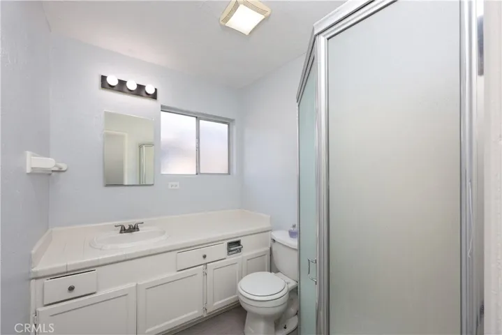 Bathroom 2 - private bathroom in 3rd bedroom