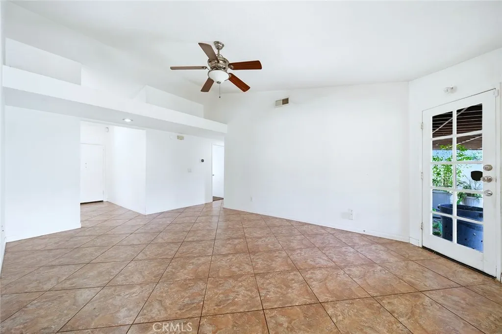 1080 Brentwood, Rialto, California 92376 home-pic-16