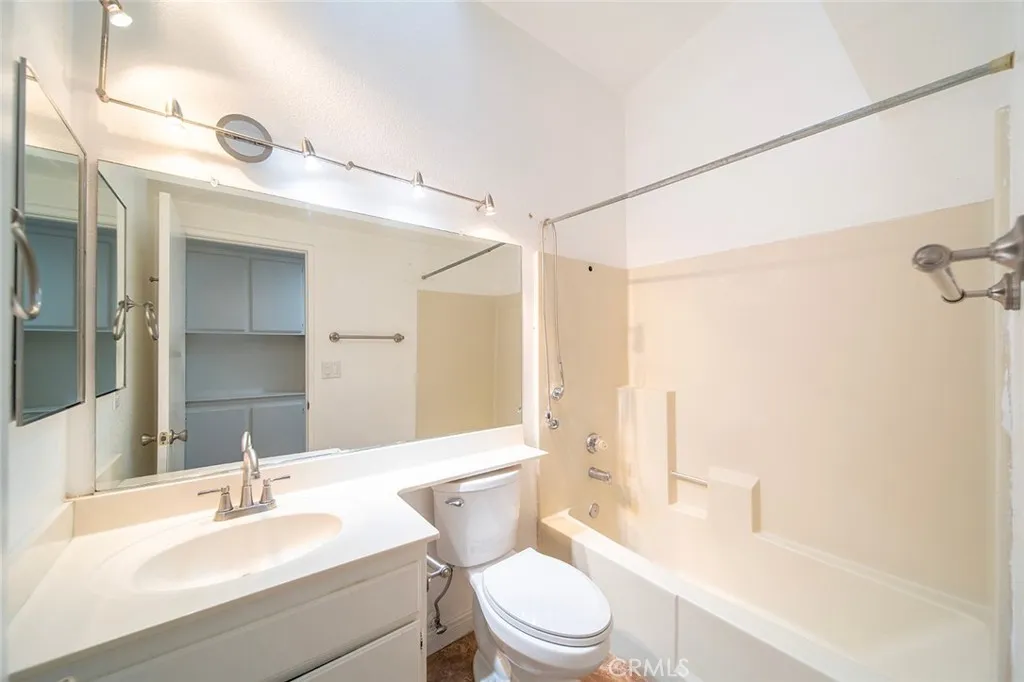 1080 Brentwood, Rialto, California 92376 home-pic-34