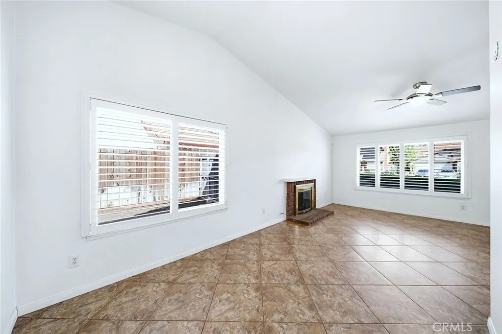 1080 Brentwood, Rialto, California 92376 home-pic-7