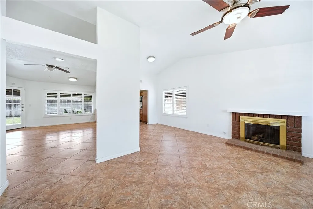 1080 Brentwood, Rialto, California 92376 home-pic-11