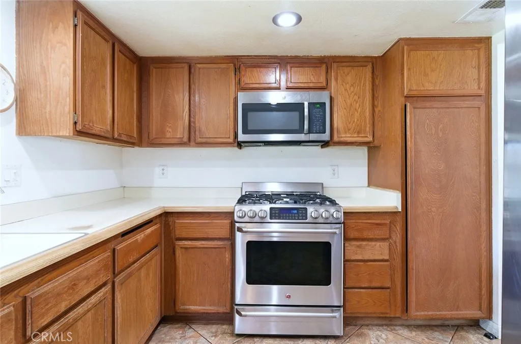 1080 Brentwood, Rialto, California 92376 home-pic-13