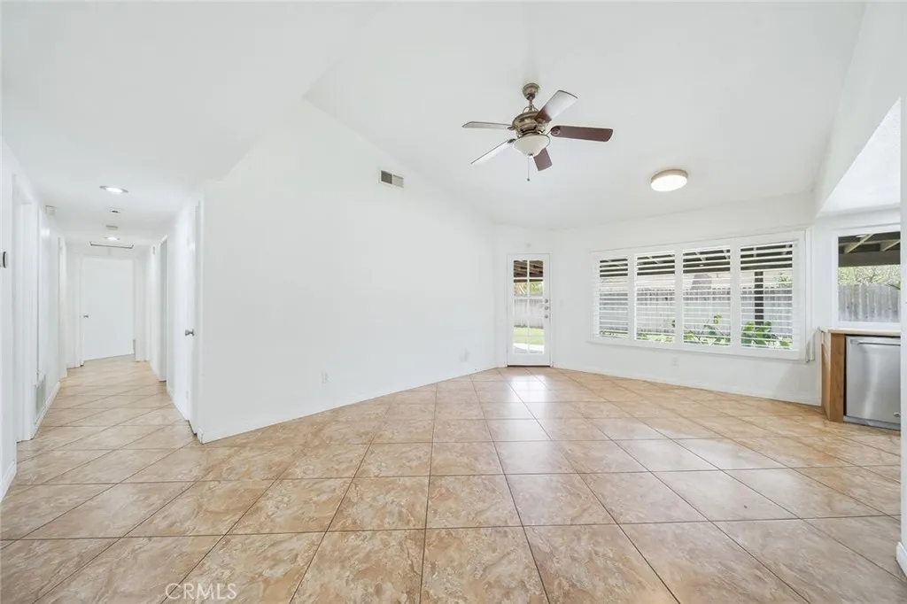 1080 Brentwood, Rialto, California 92376 home-pic-18