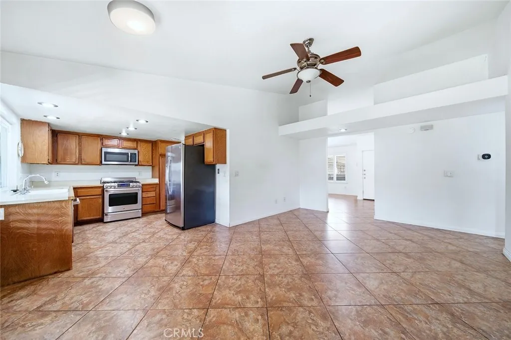 1080 Brentwood, Rialto, California 92376 home-pic-17