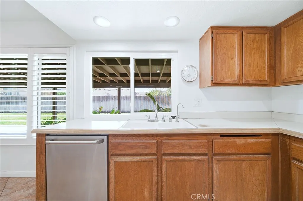 1080 Brentwood, Rialto, California 92376 home-pic-15