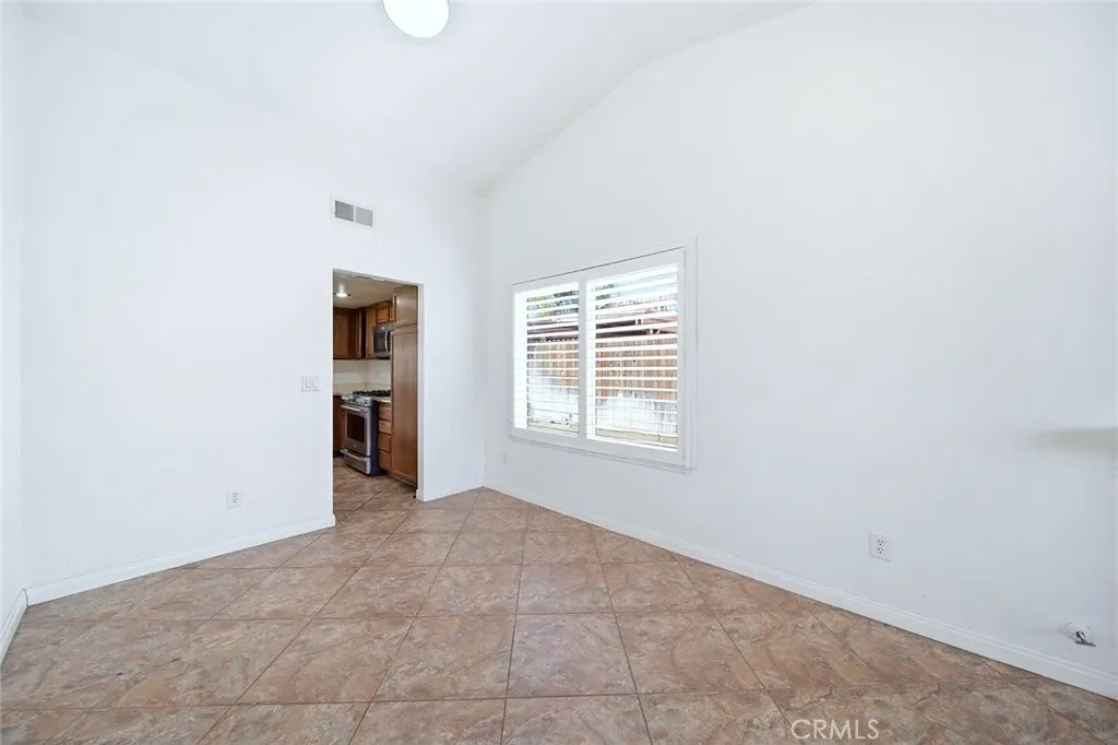 1080 Brentwood, Rialto, California 92376 home-pic-19