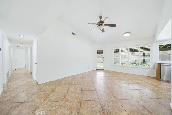 living room /dining area