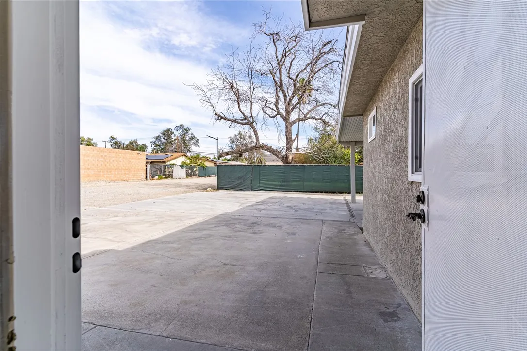 9784 Poplar Avenue, Fontana, California 92335 home-pic-6