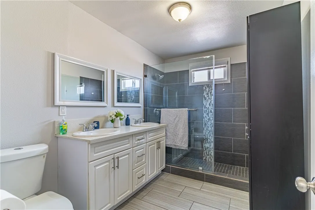 9784 Poplar Avenue, Fontana, California 92335 home-pic-22