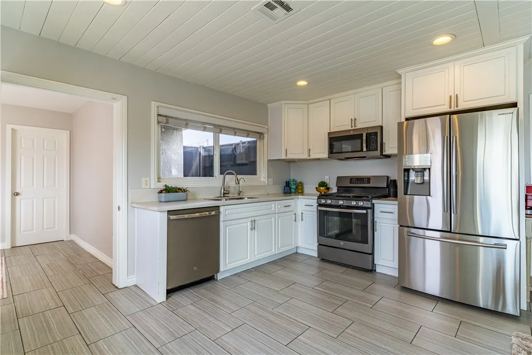 9784 Poplar Avenue, Fontana, California 92335 home-pic-11