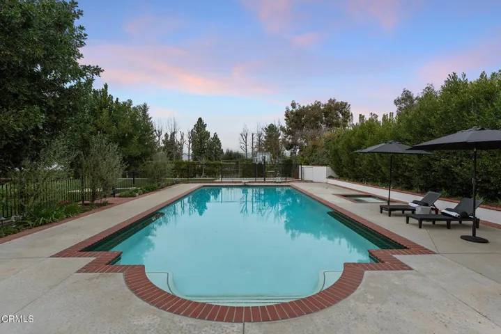 Pool & Spa