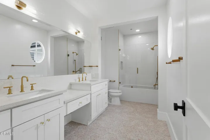 Dual Vanity Bath