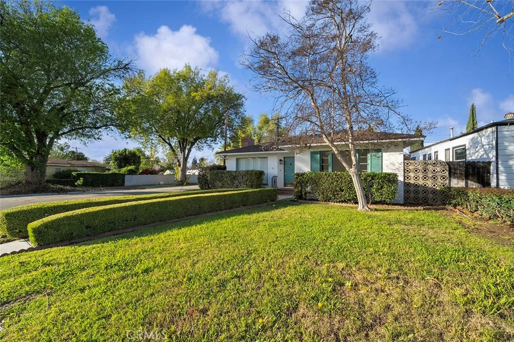 4693 Central, Riverside, California 92506 home-pic-3
