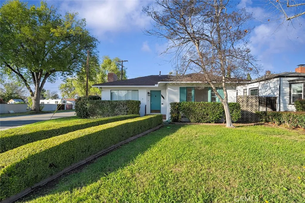4693 Central, Riverside, California 92506 home-pic-1