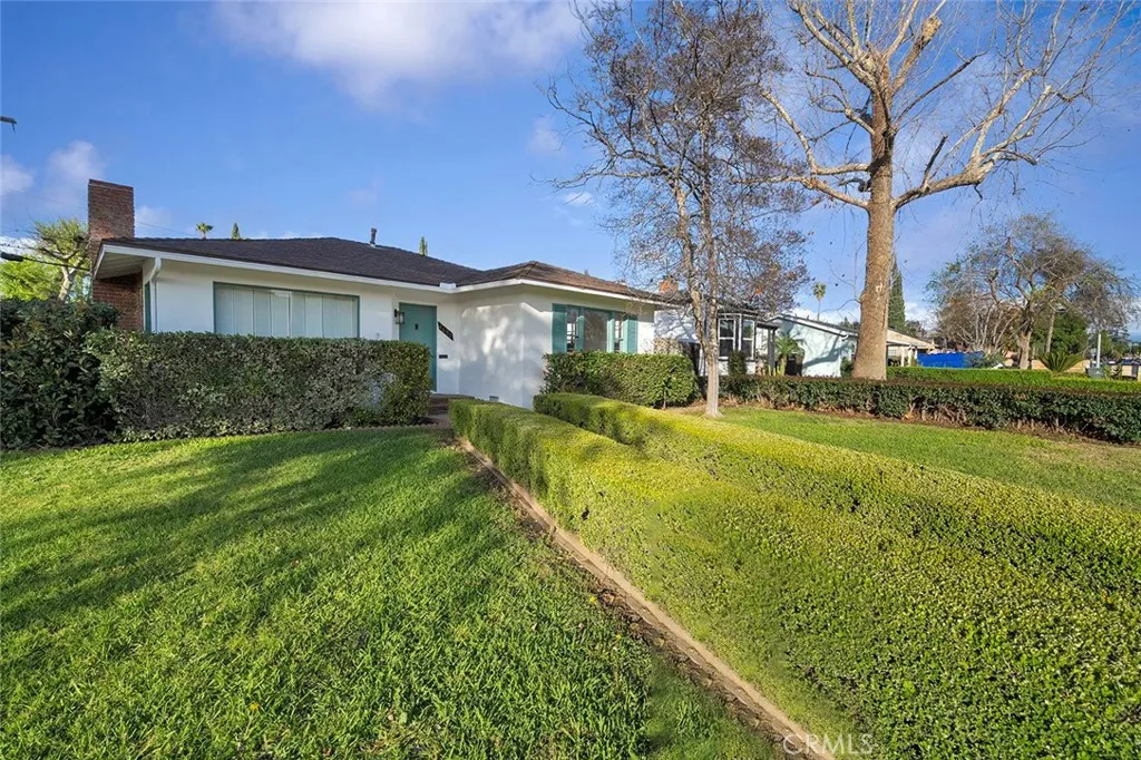 4693 Central, Riverside, California 92506 home-pic-2