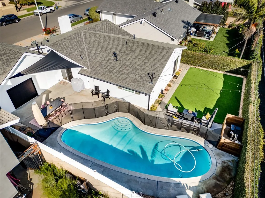6172 Shields, Huntington Beach, California 92647 home-pic-4