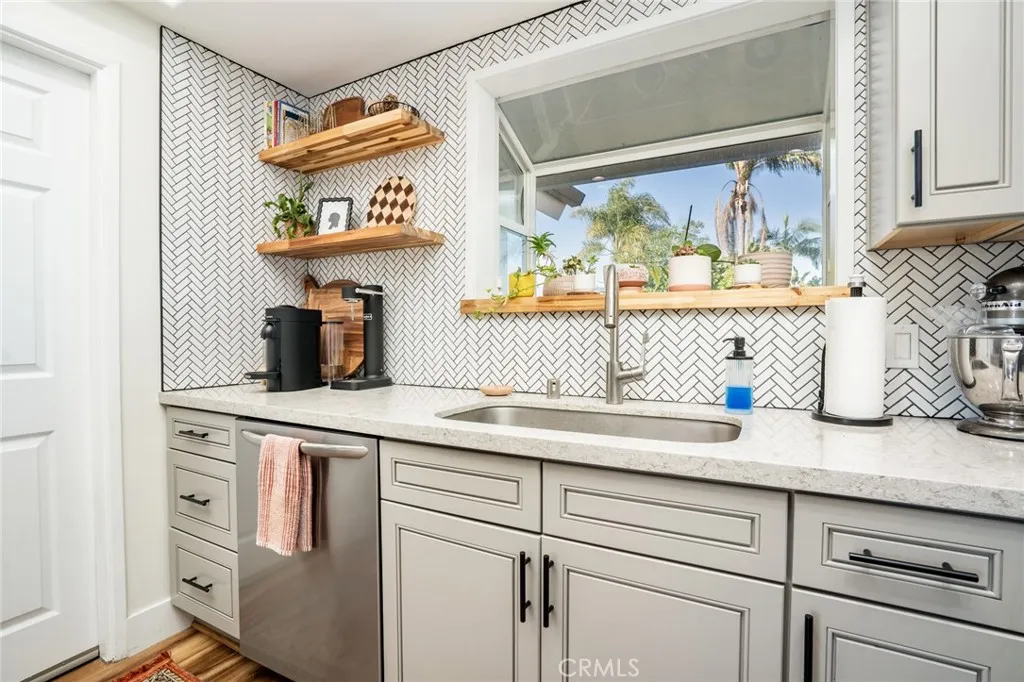 6172 Shields, Huntington Beach, California 92647 home-pic-16