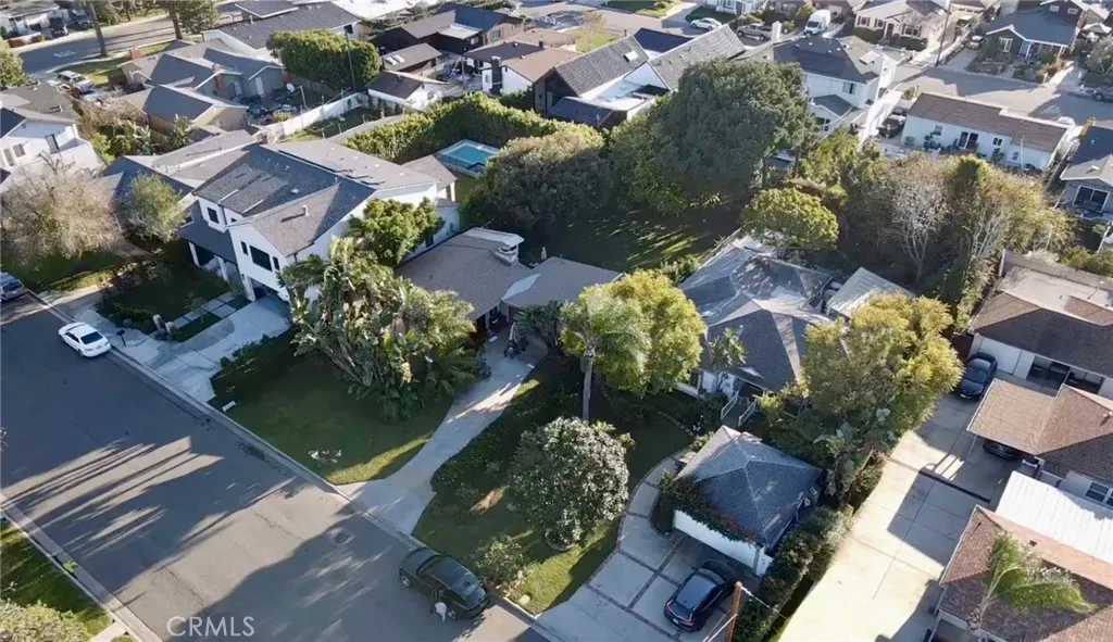 379 Walnut Street, Costa Mesa, California 92627 home-pic-1