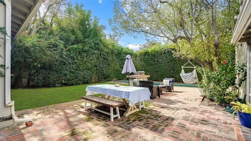 13360 Magnolia, Sherman Oaks, California 91423