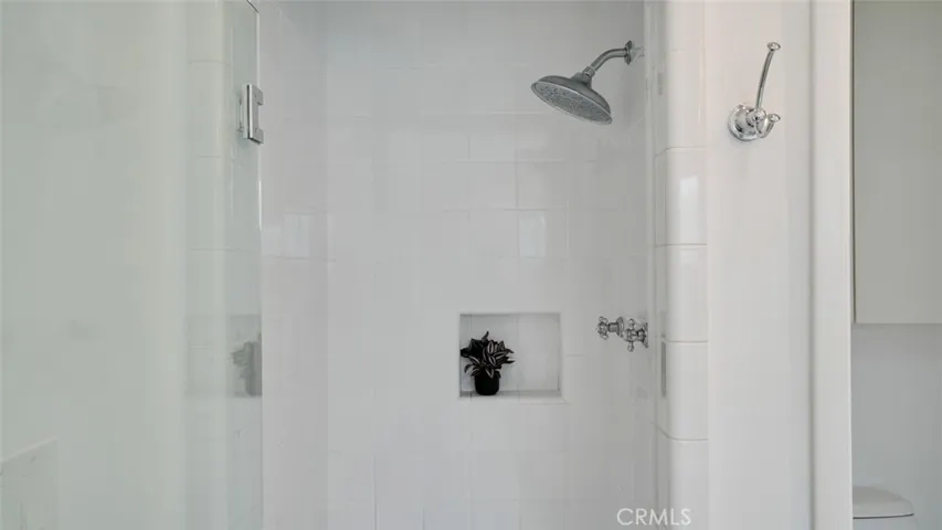 13360 Magnolia, Sherman Oaks, California 91423