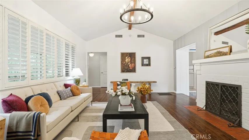 13360 Magnolia, Sherman Oaks, California 91423