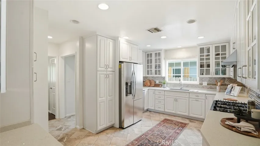 13360 Magnolia, Sherman Oaks, California 91423