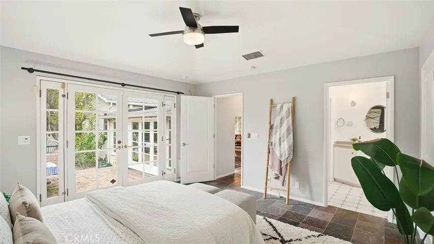 13360 Magnolia, Sherman Oaks, California 91423