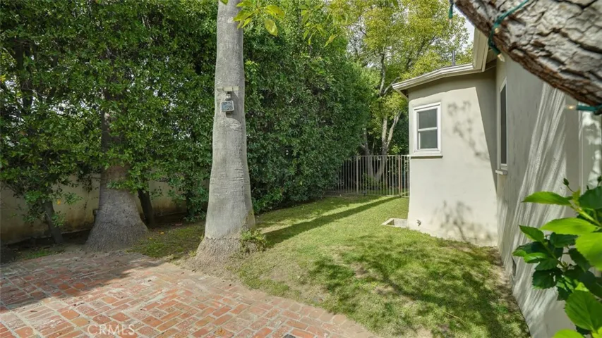 13360 Magnolia, Sherman Oaks, California 91423