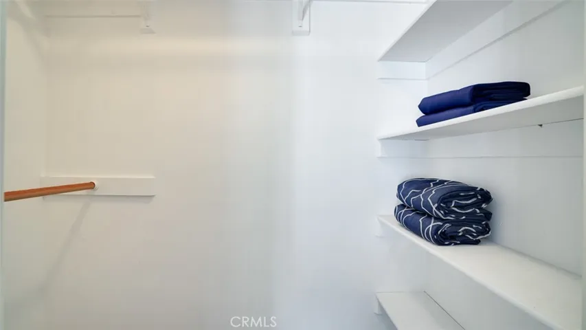 13360 Magnolia, Sherman Oaks, California 91423
