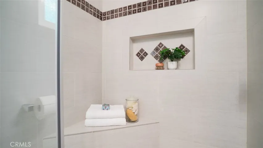 13360 Magnolia, Sherman Oaks, California 91423