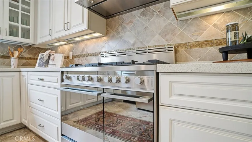 13360 Magnolia, Sherman Oaks, California 91423