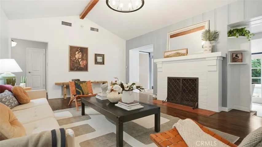 13360 Magnolia, Sherman Oaks, California 91423