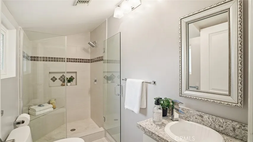 13360 Magnolia, Sherman Oaks, California 91423