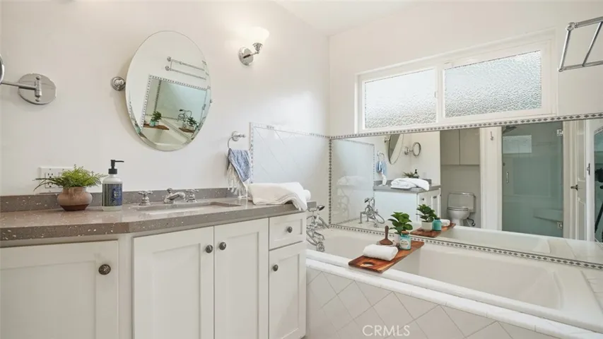13360 Magnolia, Sherman Oaks, California 91423