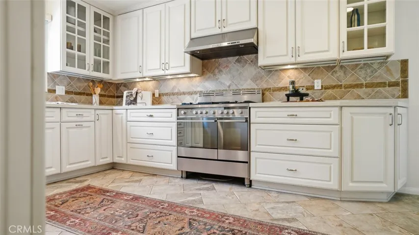 13360 Magnolia, Sherman Oaks, California 91423