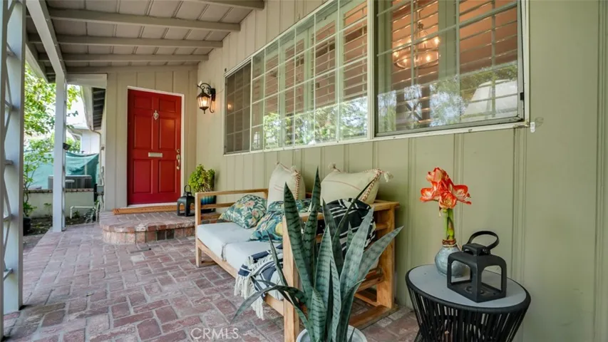 13360 Magnolia, Sherman Oaks, California 91423
