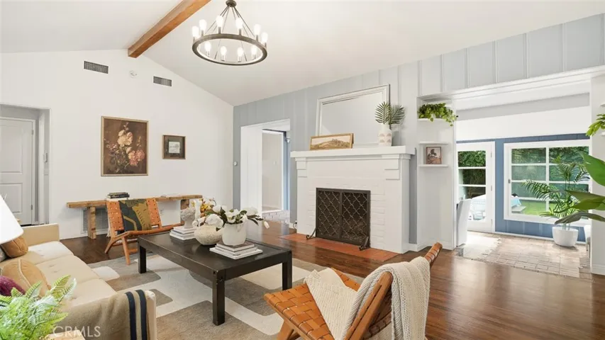13360 Magnolia, Sherman Oaks, California 91423