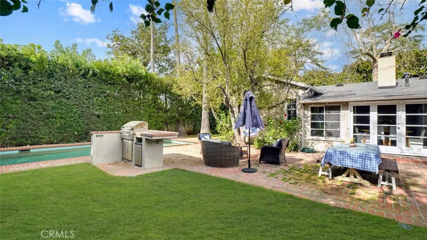13360 Magnolia, Sherman Oaks, California 91423